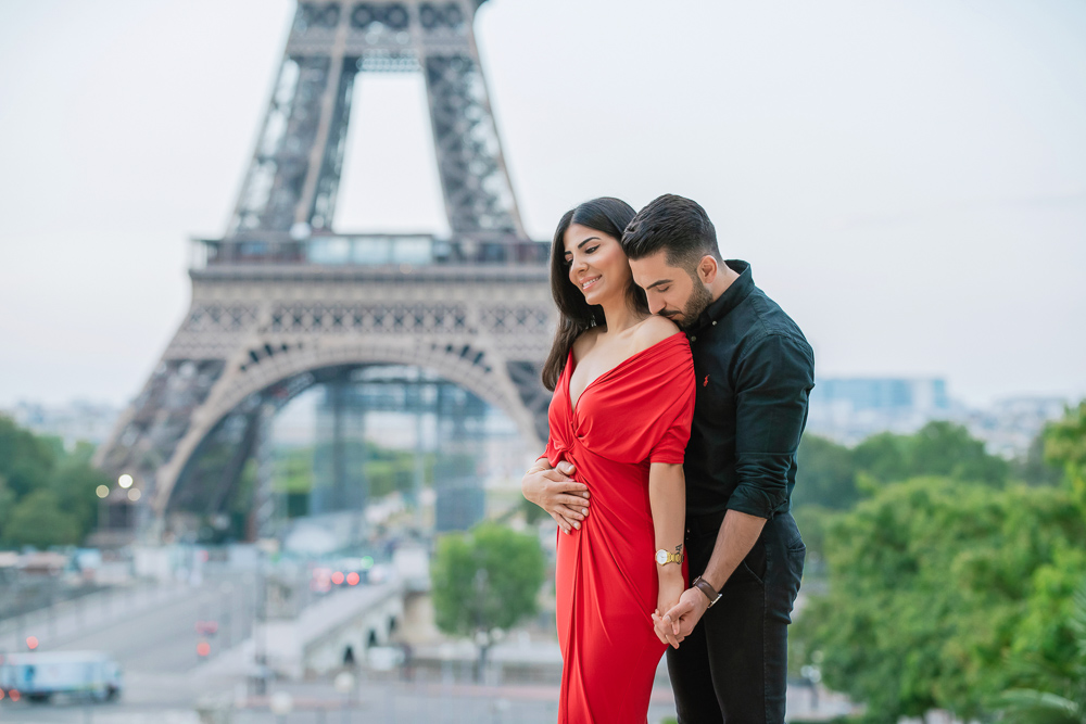 Photographer in Paris - The romantic kiss on the neck