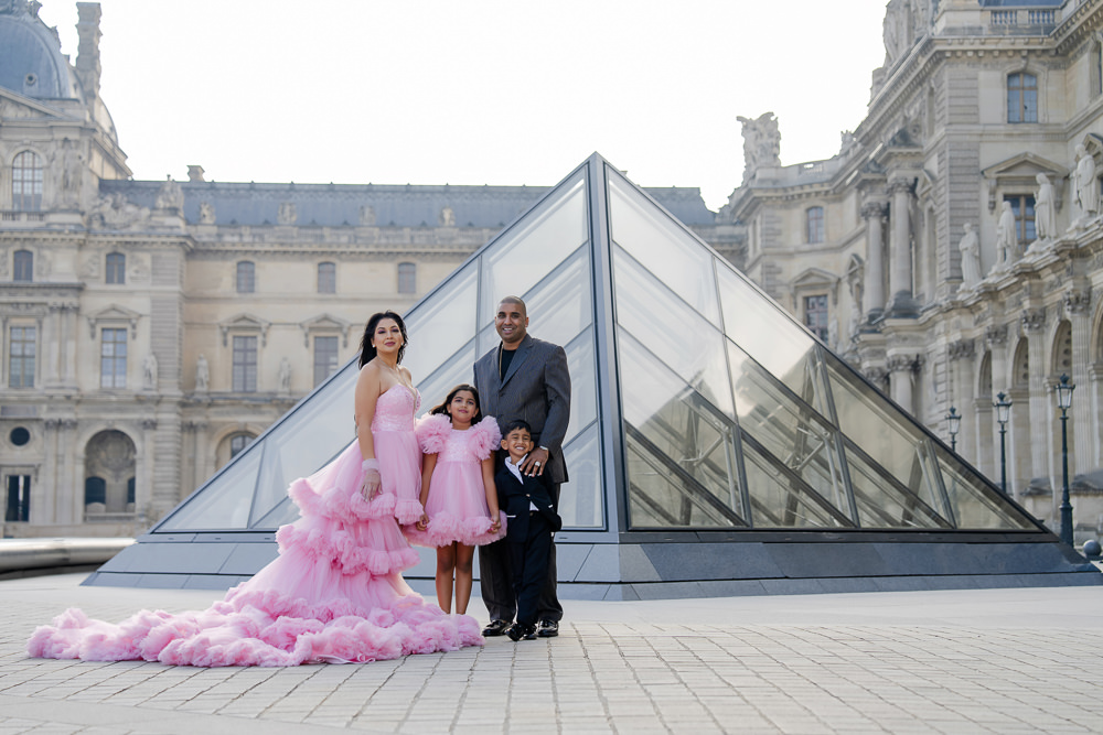 Pink flowy dresses inspiration for family photos in Paris
