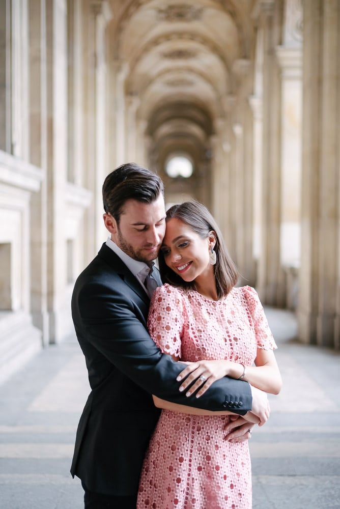 Posing ideas for couples - the warm hug from behind