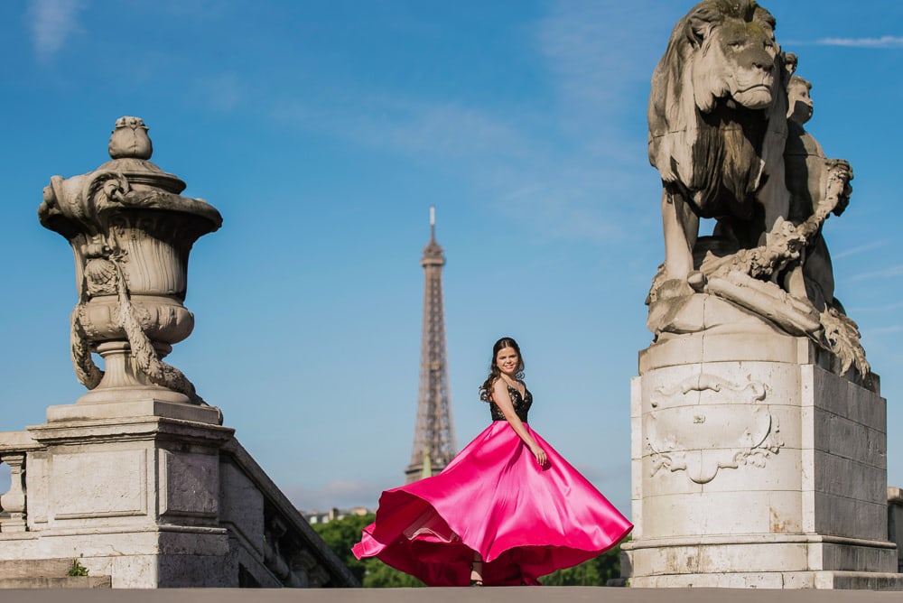 quinceanera photo shoot on the alexander 3 bridge in Paris