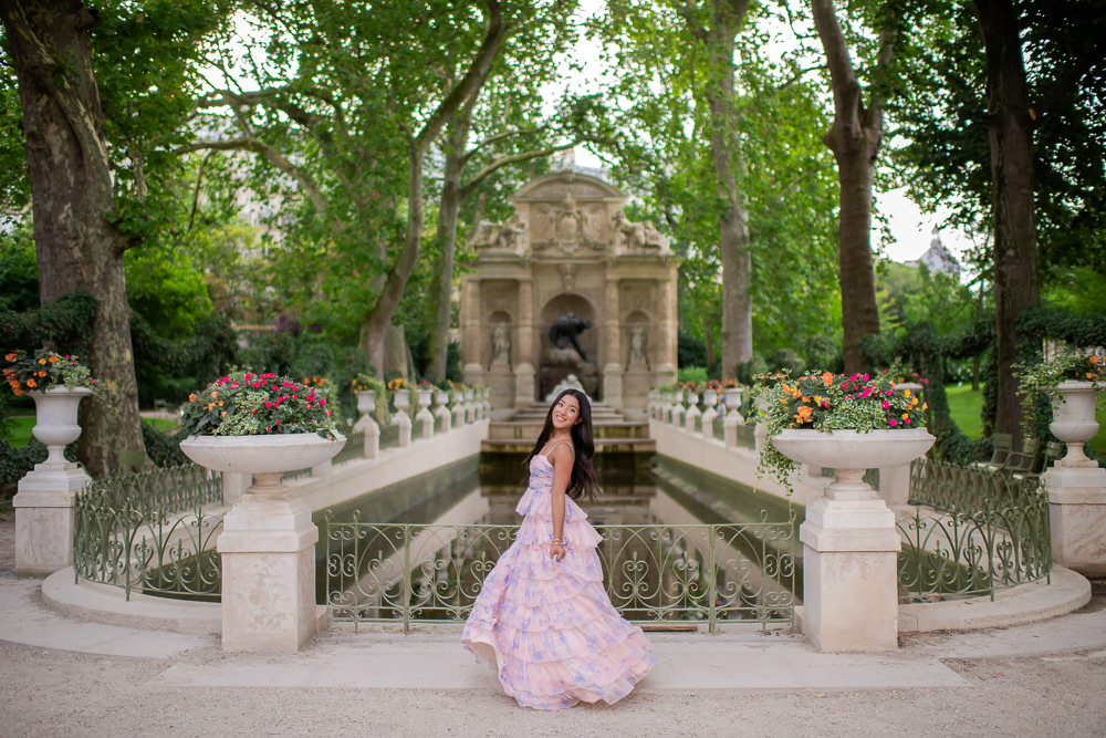 Quinceanera photography in Luxembourg Gardens by The Paris Photographer