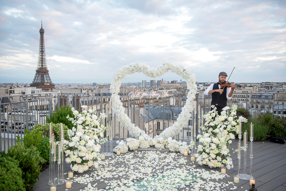 Romantic setup for a marriage proposal in Paris