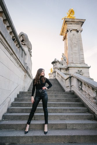 Solo portrait photography in Paris