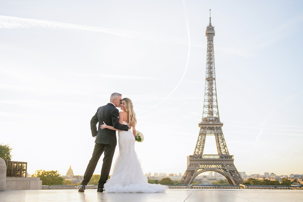 Sunrise summer Paris elopement at the Eiffel Tower