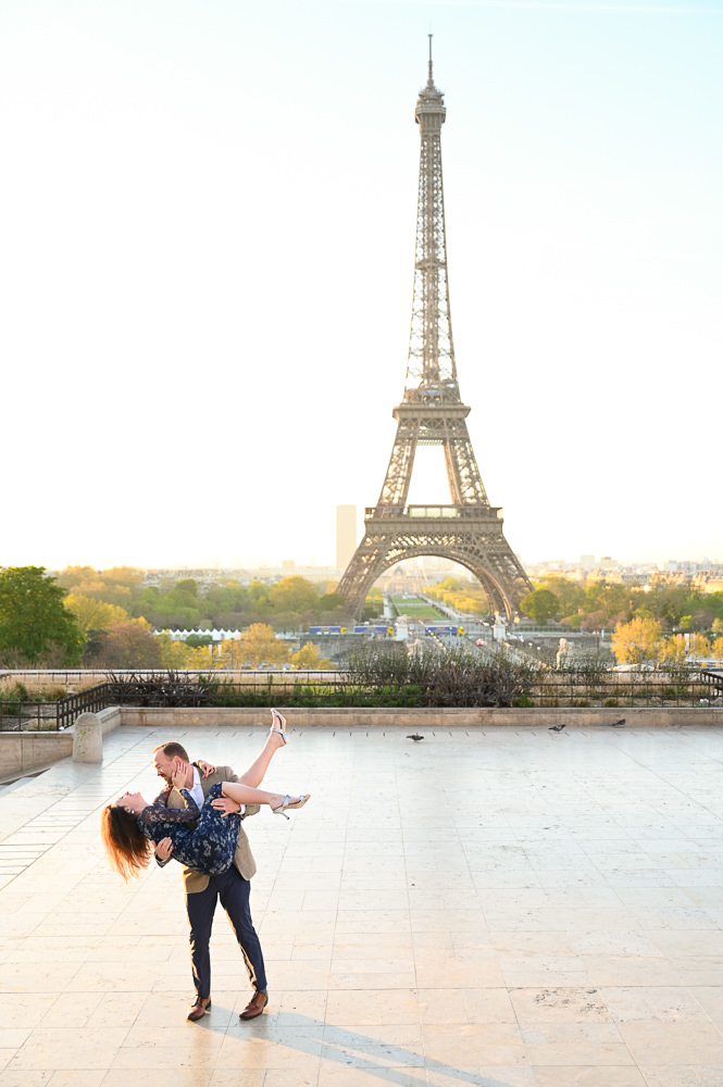 Super romantic couples photography at the Eiffel Tower by Irene