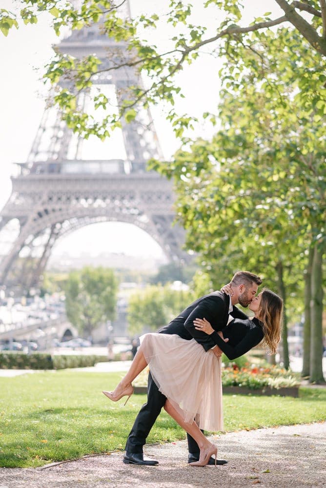 The mesmerizing dip in front of Eiffel