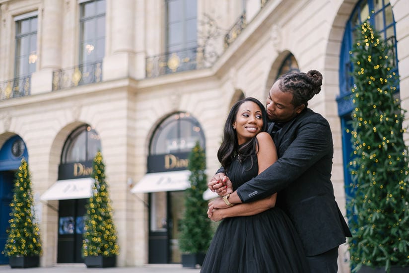 Cute couple photoshoot in winter by The Paris Photographer